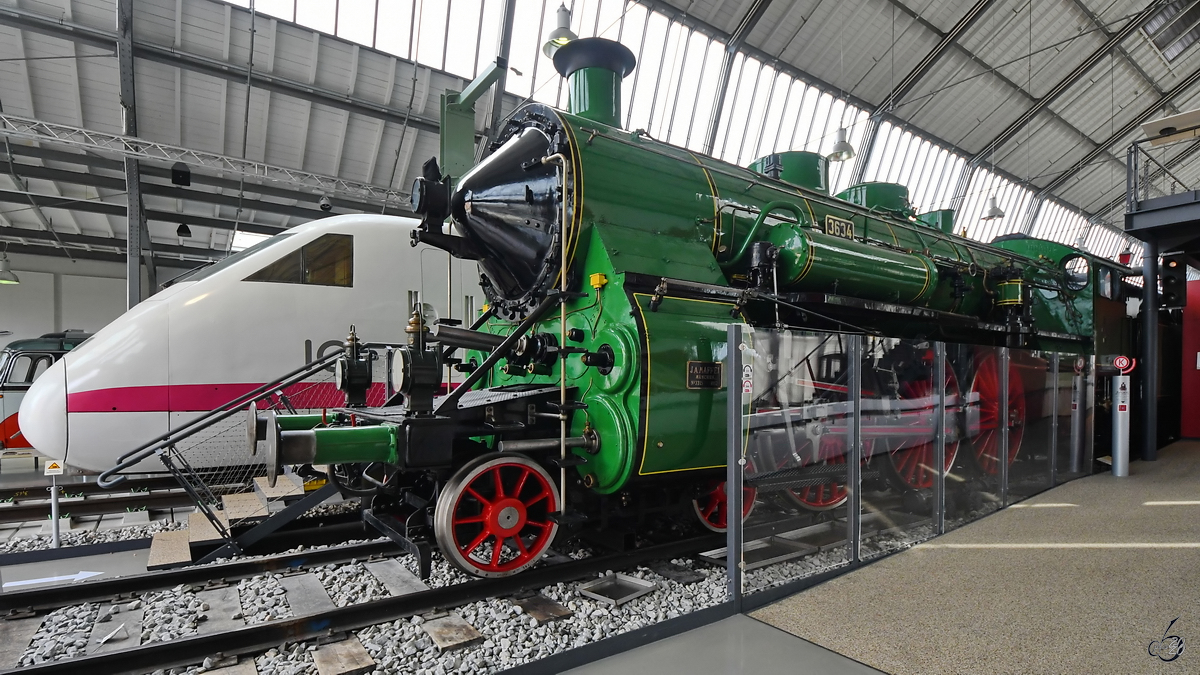Die 1912 gebaute Dampflokomotive S 3/6 3634 ist im Verkehrszentrum des Deutsches Museums München ausgestellt. (August 2020)