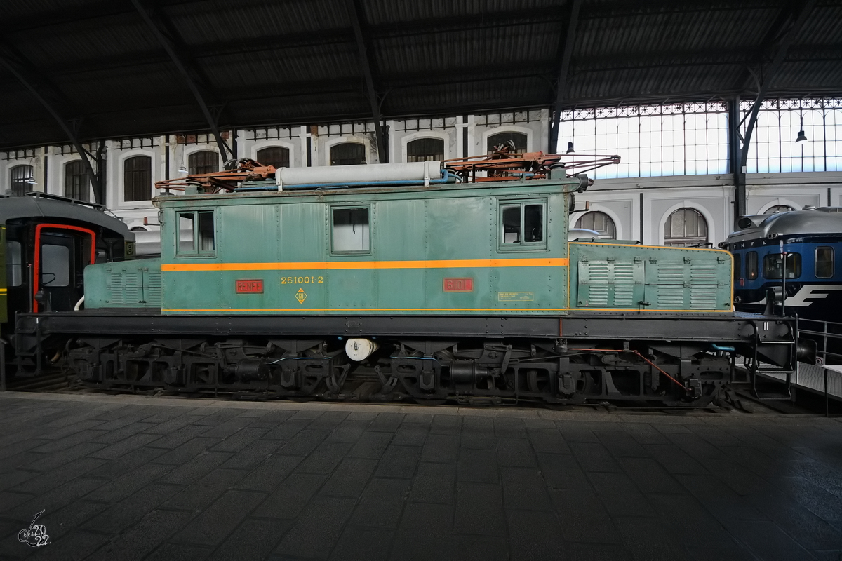 Die 1924 gebaute Elektrolokomotive 6101 (261-001-2) wird im Eisenbahnmuseum Madrid ausgestellt. (November 2022)