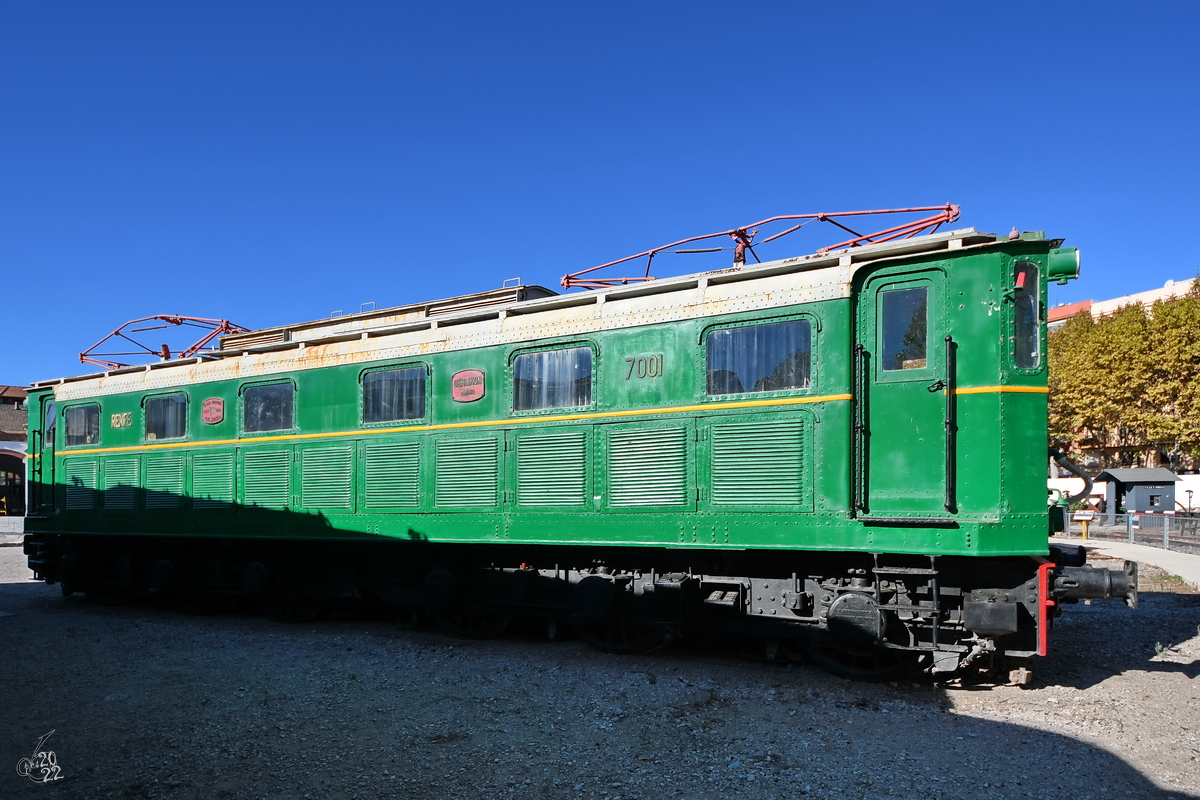 Die 1928 gebaute Elektrolokomotive Norte i Renfe 7001  Chata  (270-001) ist Teil der Ausstellung im Eisenbahnmuseum von Katalonien. (Vilanova i la Geltrú, November 2022)