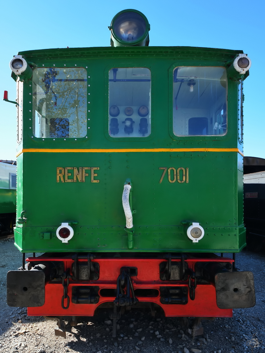 Die 1928 gebaute Elektrolokomotive Norte i Renfe 7001  Chata  (270-001) ist Teil der Ausstellung im Eisenbahnmuseum von Katalonien. (Vilanova i la Geltrú, November 2022)