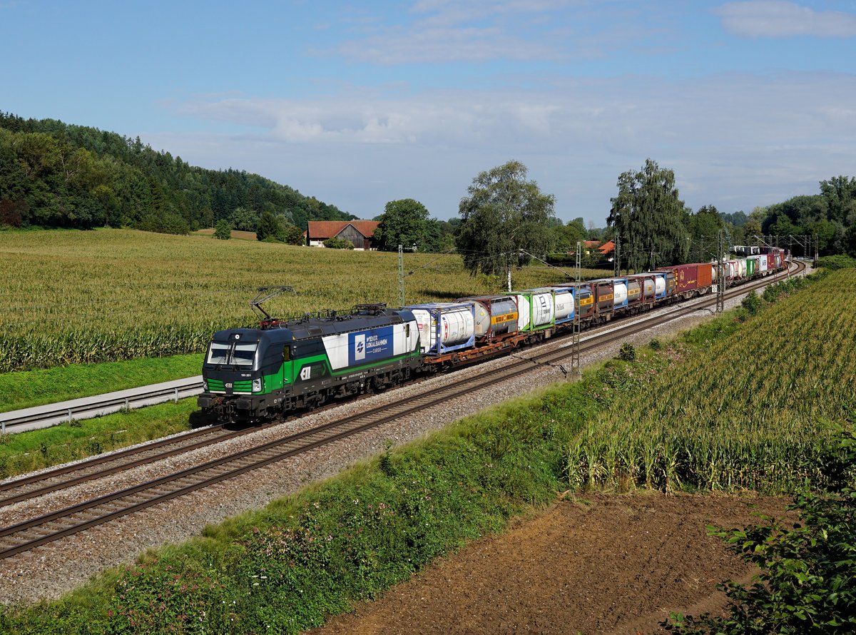 Die 193 251 mit einem KLV-Zug am 20.08.2017 unterwegs bei Einöd.