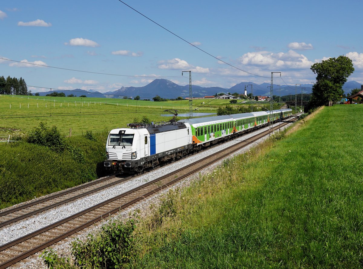 Die 193 813 mit dem Alpen Sylt Nachtexpress  am 12.07.2020 unterwegs bei Straß.
