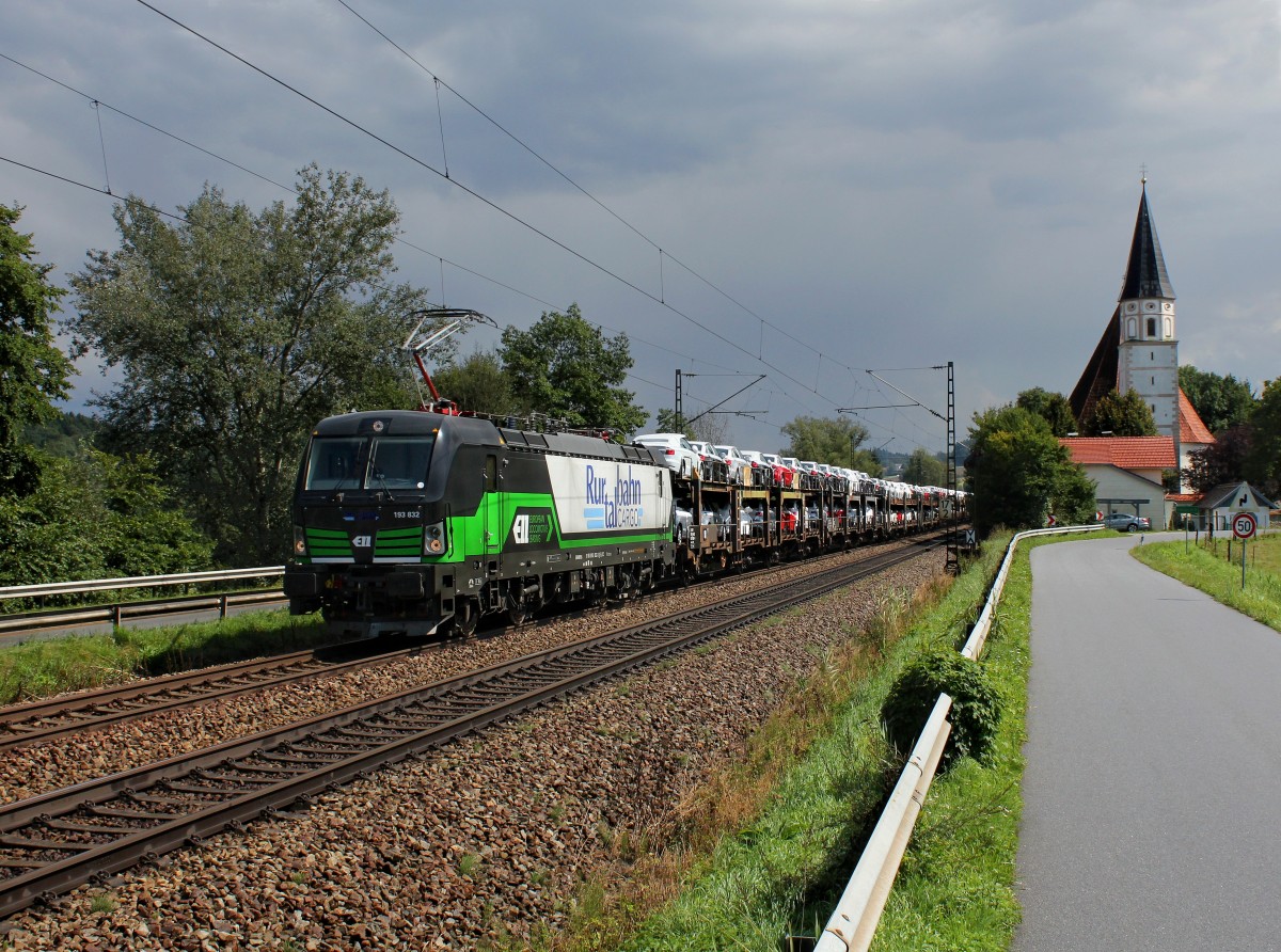 Die 193 832 mit einem Autozug am 24.08.2014 unterwegs bei Hausbach.