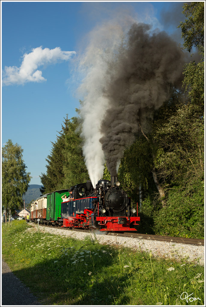 Die 1939 bei Borsig in Berlin gebaute Heeresfeldbahnlokomotive HF 210E, SKGLB 22  Aquarius C  fährt mit einem Sonderzug auf der Murtal bzw. Taurachbahn von Murau nach Mauterndorf. Mariapfarr 19.07.2018