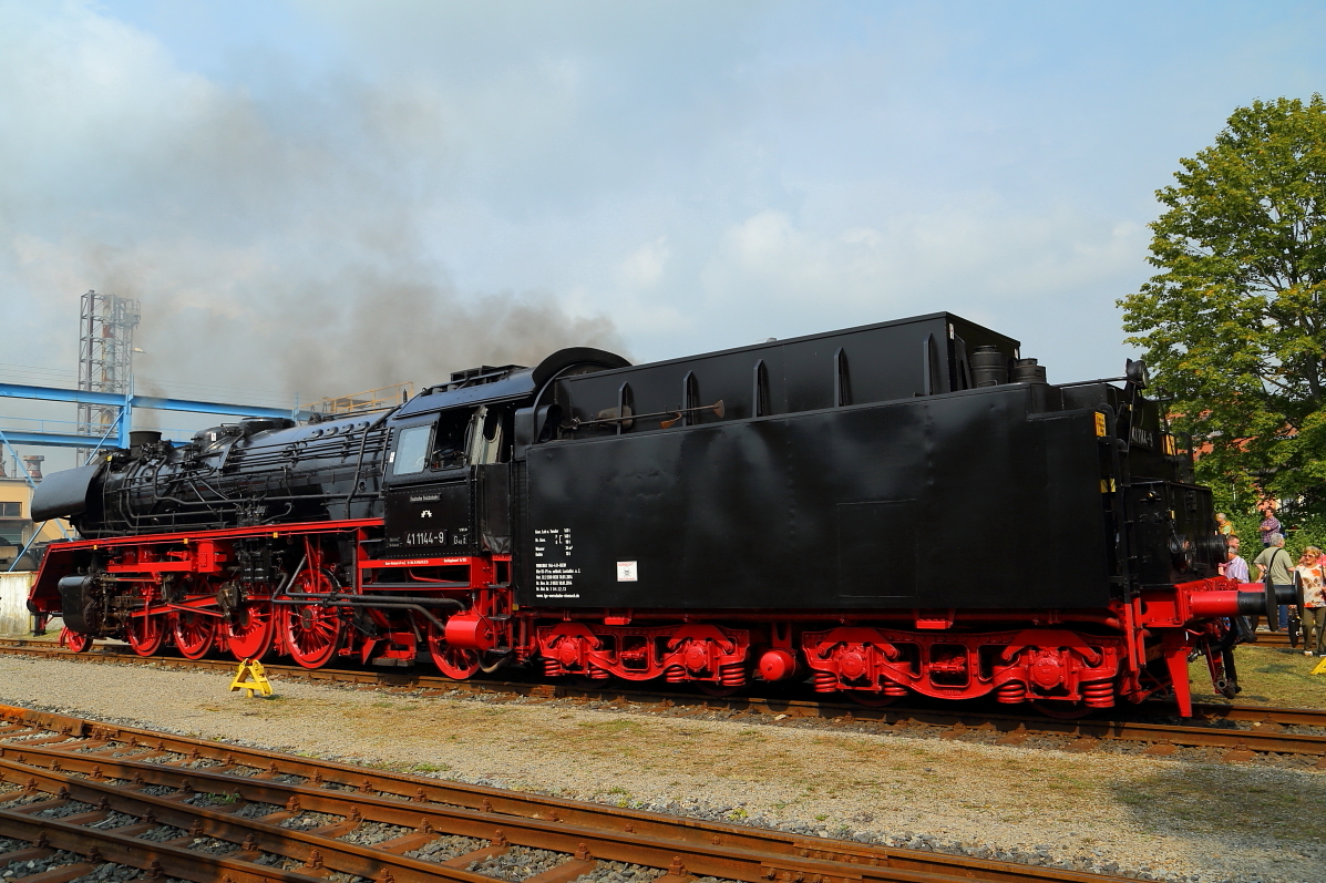 Die 1939 bei Schuch in Elbing unter der Fabriknummer 3350 gebaute 41 1144 (schnelle Güterzuglok), ausgestellt anläßlich der XX. Meininger Dampfloktage, auf dem Gelände des Dampflokwerkes. Die Maschine ist heute im Besitz des IGE-Werratal-Eisenach e.V. Aufnahme entstand am 06.09.2014.