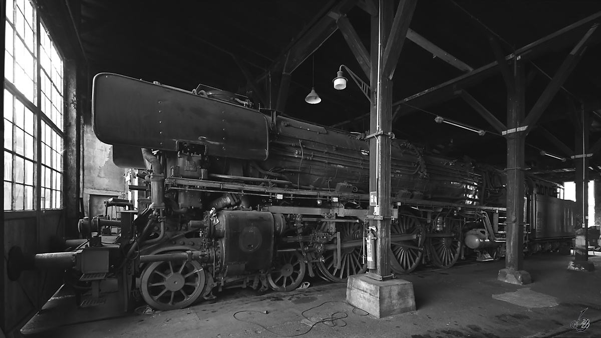 Die 1939 gebaute Dampflokomotive 01 1066 war im Ringlokschuppen des Eisenbahnmuseums in Heilbronn abgestellt. (September 2019)