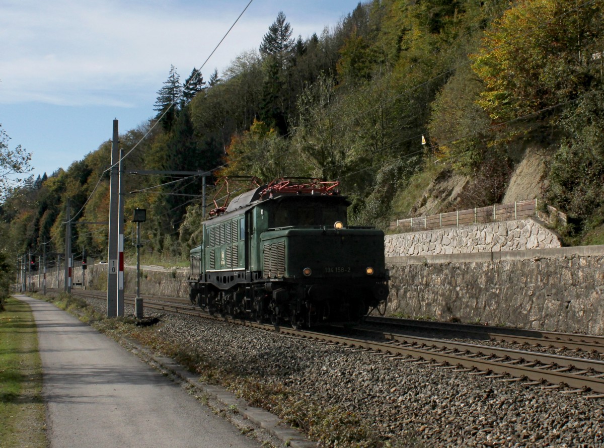 Die 194 158 am 18.10.2014 unterwegs bei Kufstein.