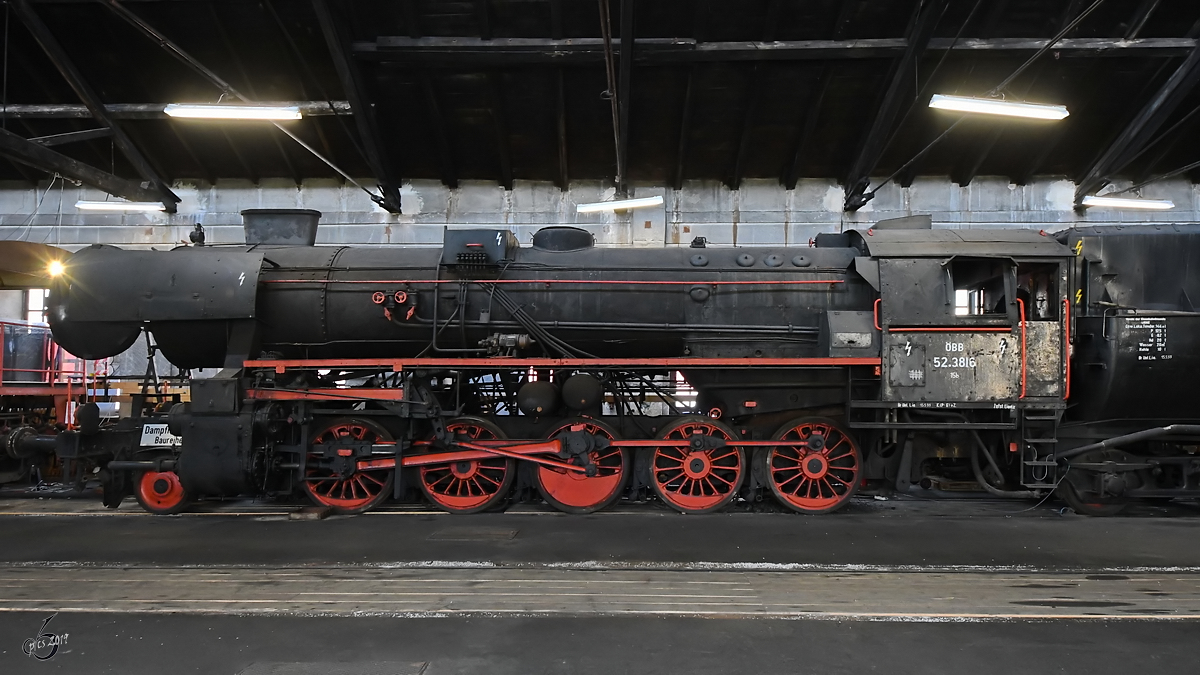 Die 1944 gebaute Dampflokomotive 52. 3816 war Ende August 2019 im Heizhaus Lienz ausgestellt.