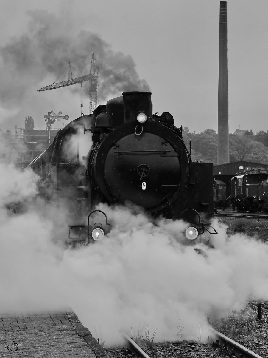 Die 1956 bei Jung gebaute CNTL 560 PS (Hespertalbahn D5) ist hier in Dampf gehüllt. (Eisenbahnmuseum Bochum-Dahlhausen, September 2018)