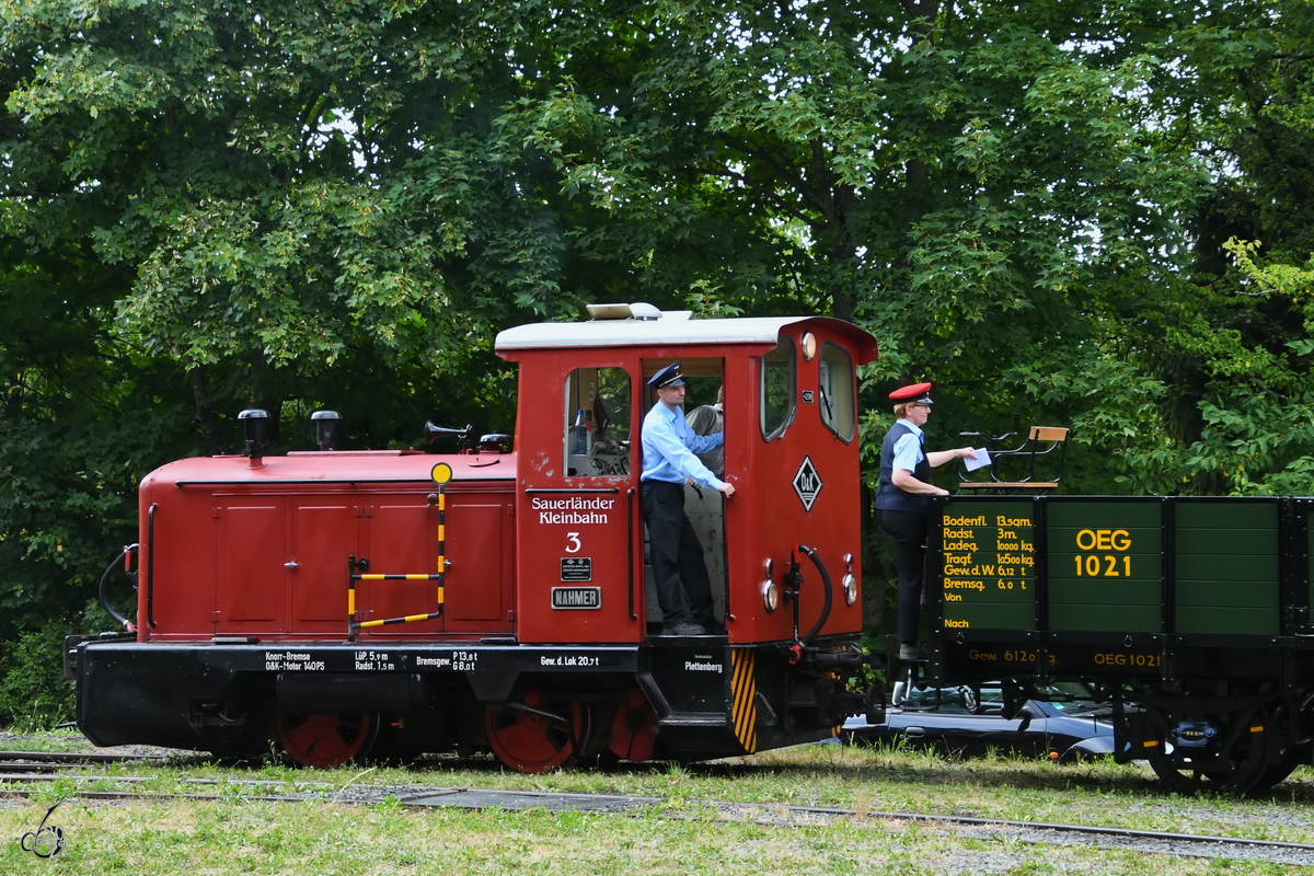 Die 1960 gebaute Diesellokomotive MV 8 Nr.3  Nahmer  rangierte Ende Juli 2022 am Bahnhof Hüinghausen.