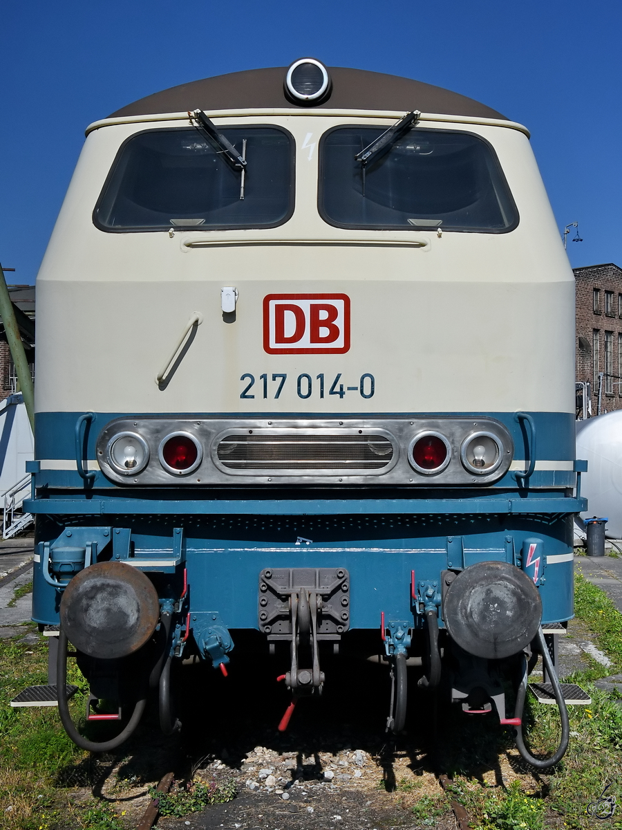 Die 1968 gebaute Diesellokomotive 217 014-0 konnte ich Anfang September 2021 im Eisenbahnmuseum Koblenz ablichten.