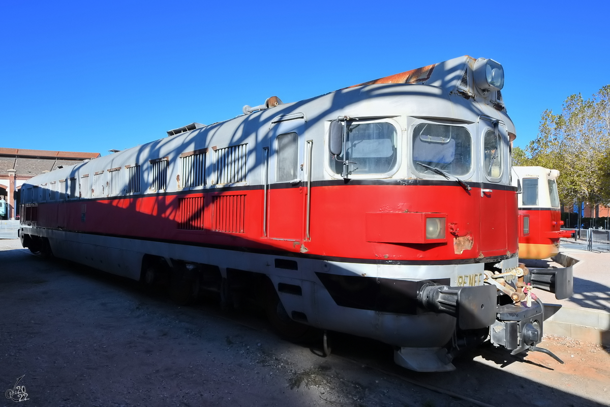 Die 1969 gebaute Diesellokomotive Talgo/Renfe 3005T  Virgen de la Bien Aperacida  (353-005) war Anfang November 2022 im Eisenbahnmuseum von Katalonien ausgestellt.