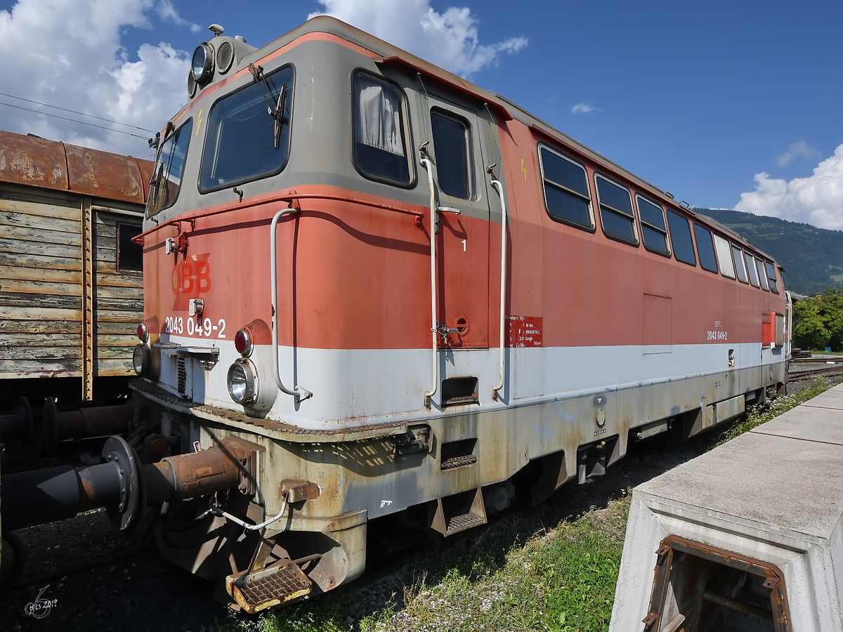 Die 1973 gebaute Diesellokomotive 2043 049-2 der ÖBB war Ende August 2019 im Außenbereich des Heizhauses Lienz ausgestellt.