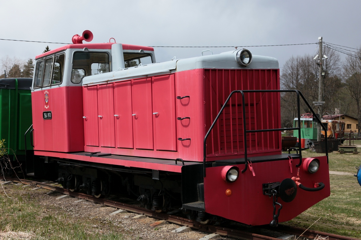 Die 1975 in Kambarka/Rußland gebaute TU6A-0470 war bis in die 90er bei den Tootsi Torf Industriebahnen und die letzte Lok auf der Strecke Tootsi - Lavassaare, bevor diese stillgelegt wurde. Seit 2008 gehört sie zum Bestand des Museums. (10.05.2017)