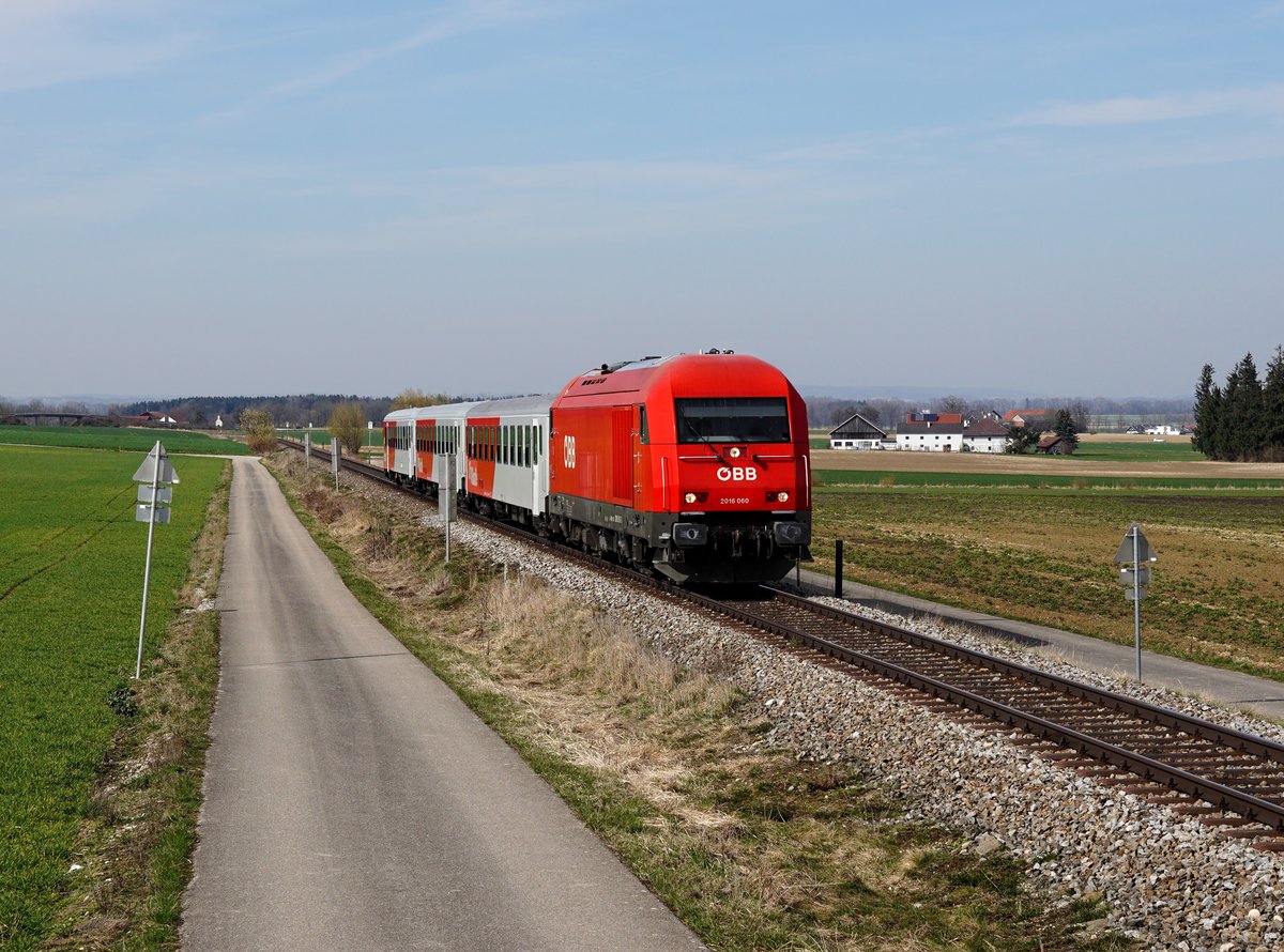 Die 2016 060 mit einem REX nach Linz am 22.03.2019 unterwegs bei Gurten.