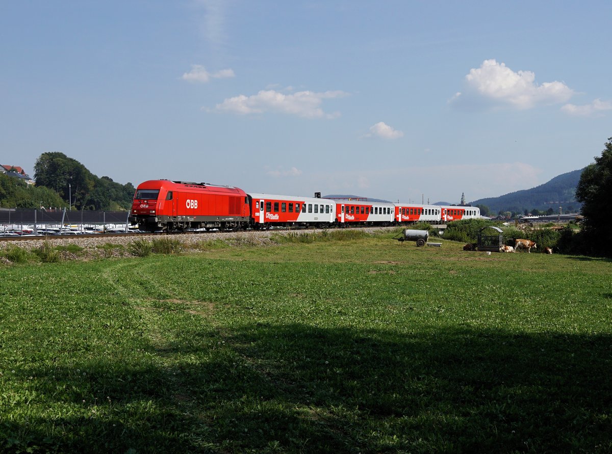 Die 2016 064 mit einem REX nach Braunau am 26.07.2019 unterwegs bei Friedburg.