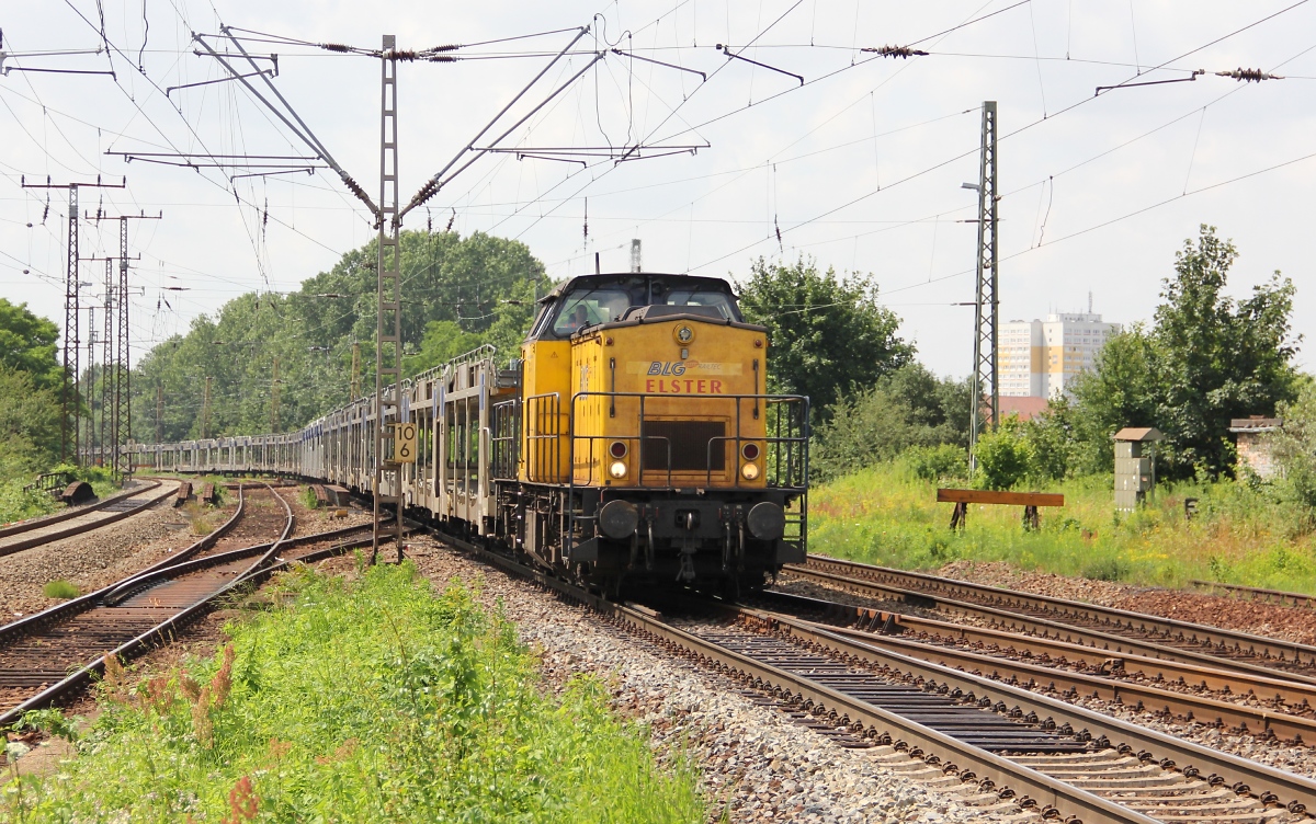Die 203 135-9 (203 728) der BLG mit dazu passendem Leerzug. Aufgenommen in Leipzig-Thekla am 12.07.2013.