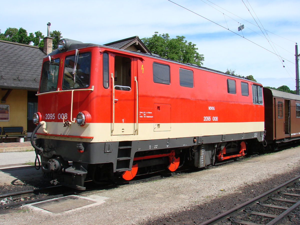 Die 2095 008 im Bf. Sankt Pölten Alpenbahnhof, hier fertig mit ein zug nach Mariazell. 12-06-2012