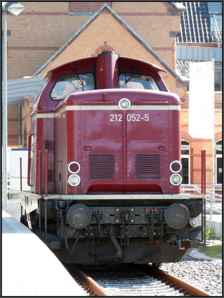 Die 212 052-5 der EfW in der Frontansicht,abgestellt am Bahnhof in Stolberg am 28.Juni 2015.