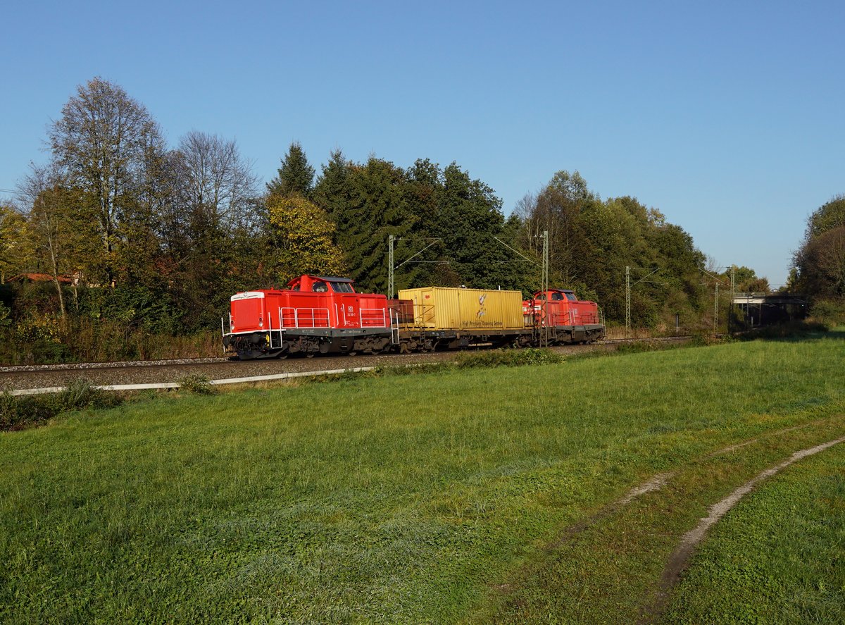 Die 212 310 und die 212 347 mit dem Putz Zug am 14.10.2017 unterwegs bei Ostermünchen.