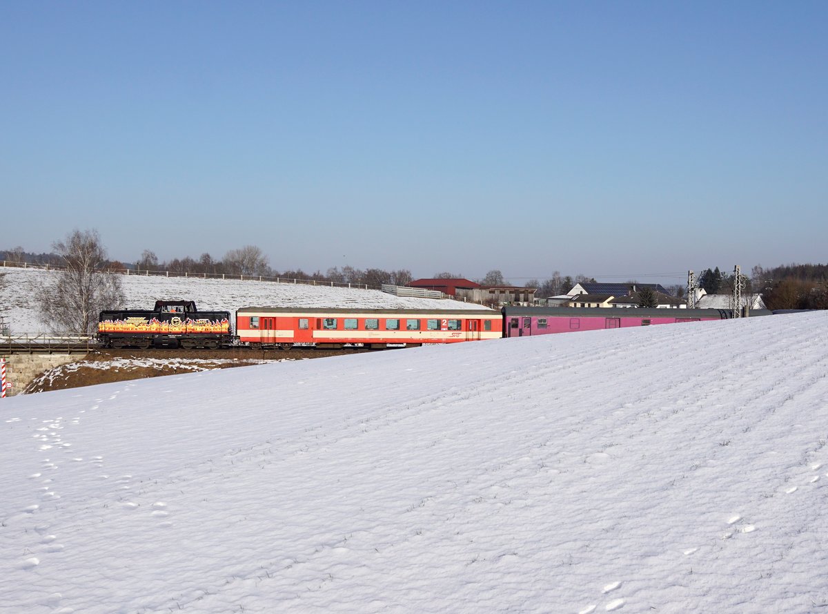 Die 212 311 mit einem Sonderzug am 20.01.2017 unterwegs bei Fahlenbach.