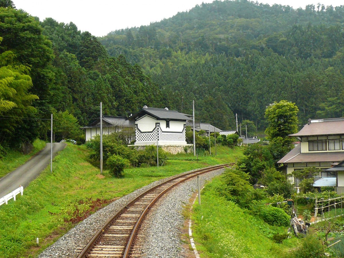 Die Ôfunato-Linie - Sommer und Winter: Auf der Bergstrecke im Triebwagen KIHA 100-42 nach Rikuchû Kanzaki, 9.Juli 2010. 