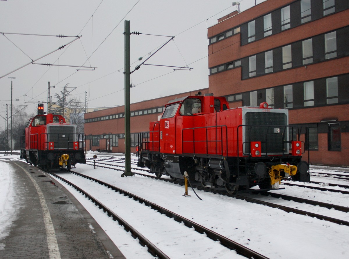 Die 214 014 und die 214 015 am 20.02.2009 im Nürnberger Hbf.