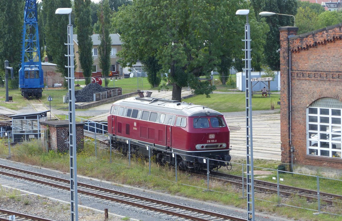 Die 218 155-0 von der Eisenbahn Betriebsgesellschaft Neckar-Schwarzwald-Alb mbH (NeSA) vor der Eisenbahnwelt in Gera am 16.8.2019