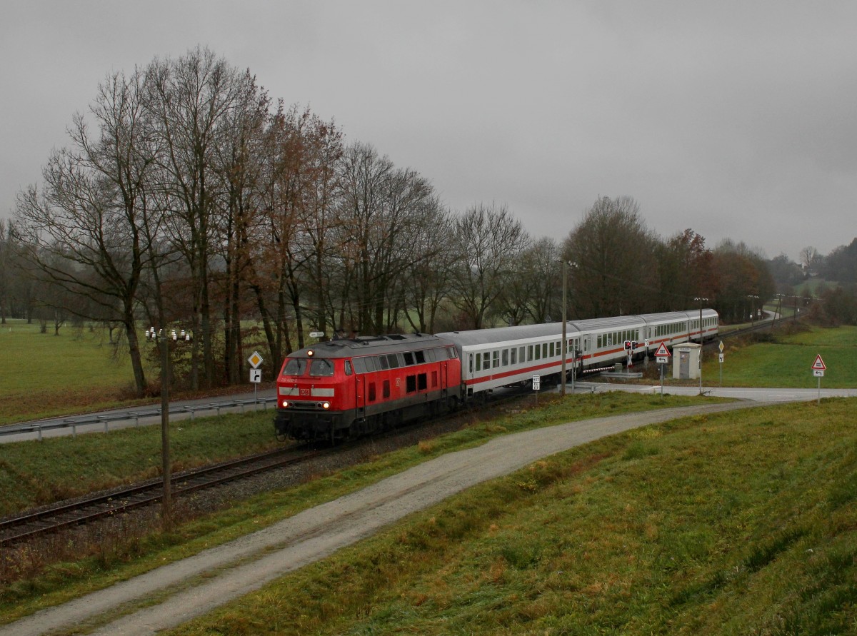 Die 218 400 mit dem IC Rottalerland am 06.12.2014 unterwegs bei Kaismühle.