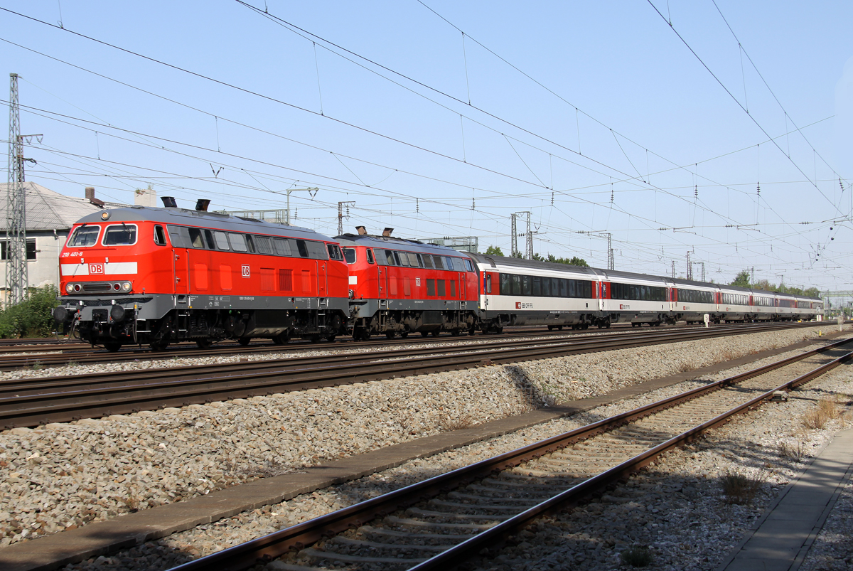 Die 218 401-8 und 218 403-4 mit dem EC von Mnchen nach Zrich durch Laim am 16.08.2013