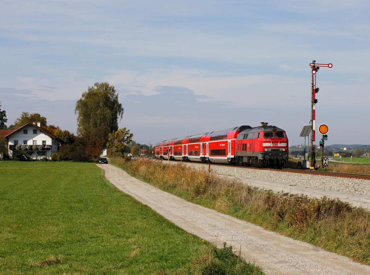 Die 218 423 mit einem RE nach Mhldorf am 20.10.2013 unterwegs bei Weidenbach.