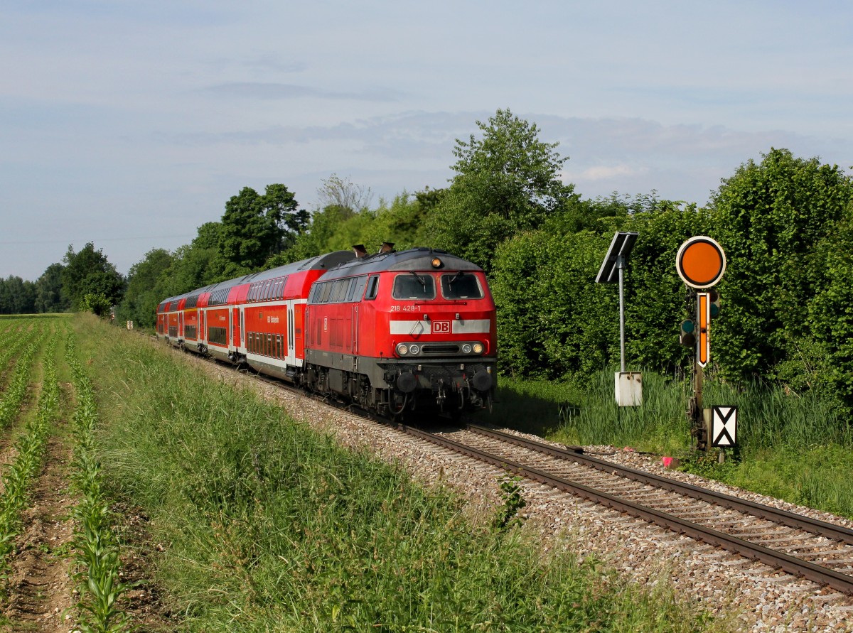Die 218 428 mit einer RB nach Mühldorf am 15.06.2013 unterwegs bei Hörlkofen.