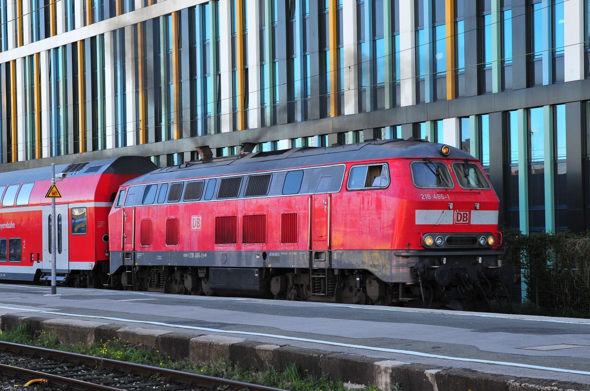 Die 218 466-1 der DB beim Start in  München Hauptbahnhof in Richtund Mühldorf am Inn am 09.10.14 