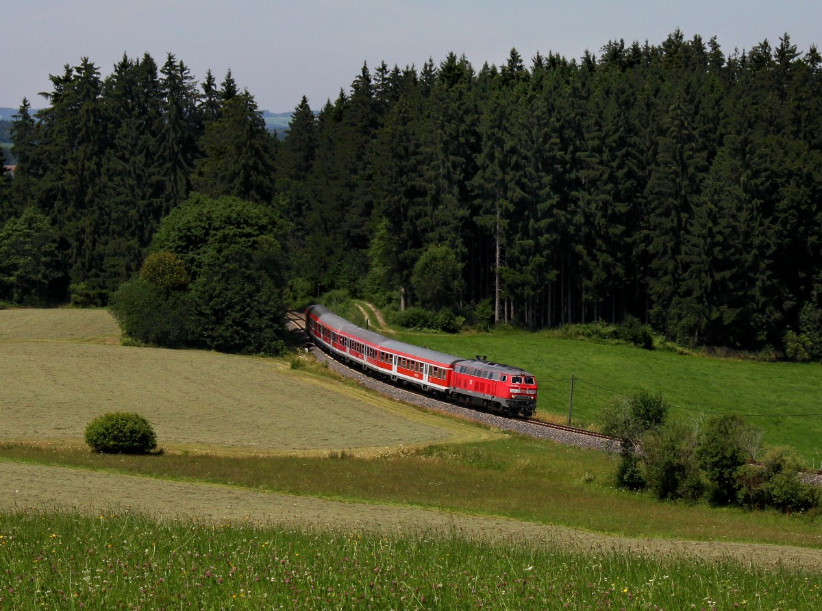 Die 218 486 mit einer RB nach Füssen am 19.07.2014 unterwegs bei Leuterschach.