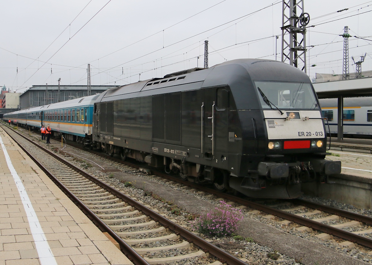 Die 223 013-6 (ER 20-013) steht mit einem ALEX-Zug in München Hbf bereit zur Abfahrt. Aufgenommen am 06.10.2016.