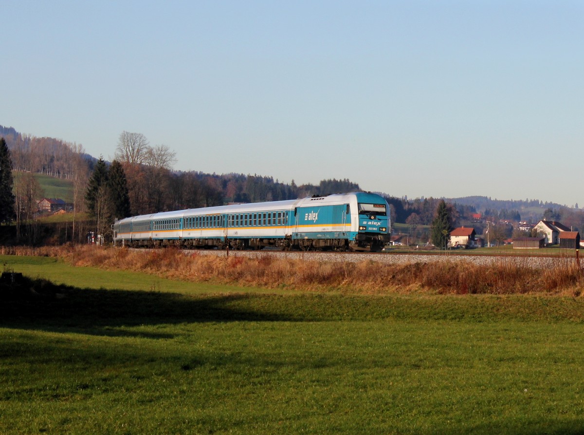 Die 223 062 mit einem ALEX am 29.11.2014 unterwegs bei Stein.