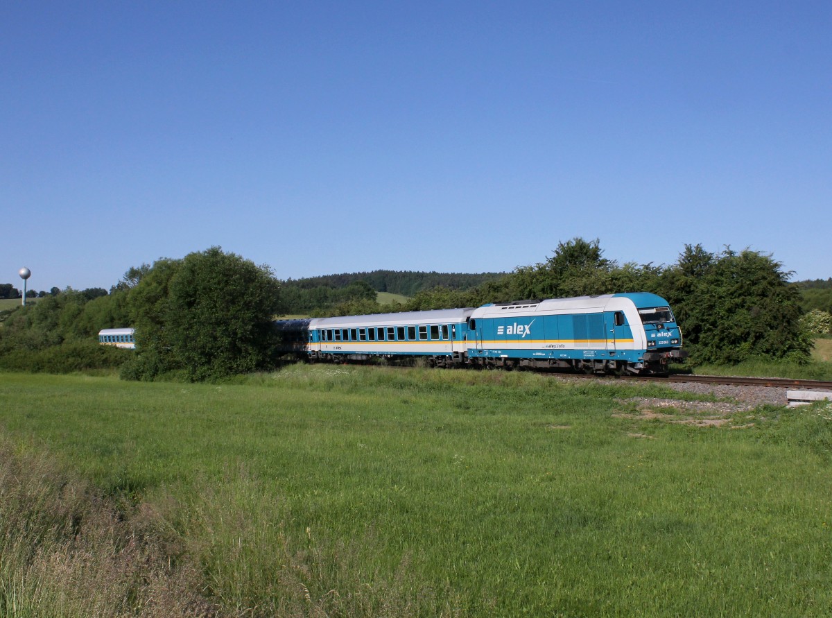 Die 223 063 mit einem ALEX nach Prag am 07.06.2014 unterwegs bei Milavče.