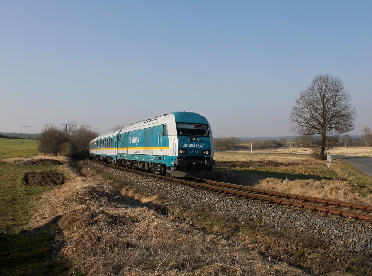 Die 223 065 mit einem ALEX nach München am 20.03.2015 unterwegs bei Milavče.