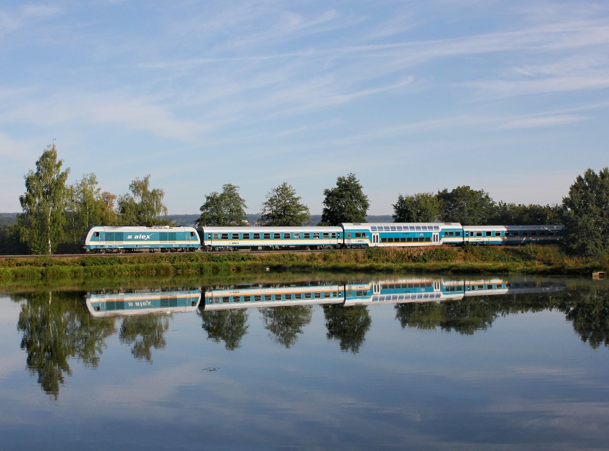 Die 223 067 mit einem ALEX nach München am 28.08.2016 unterwegs bei Wiesau.