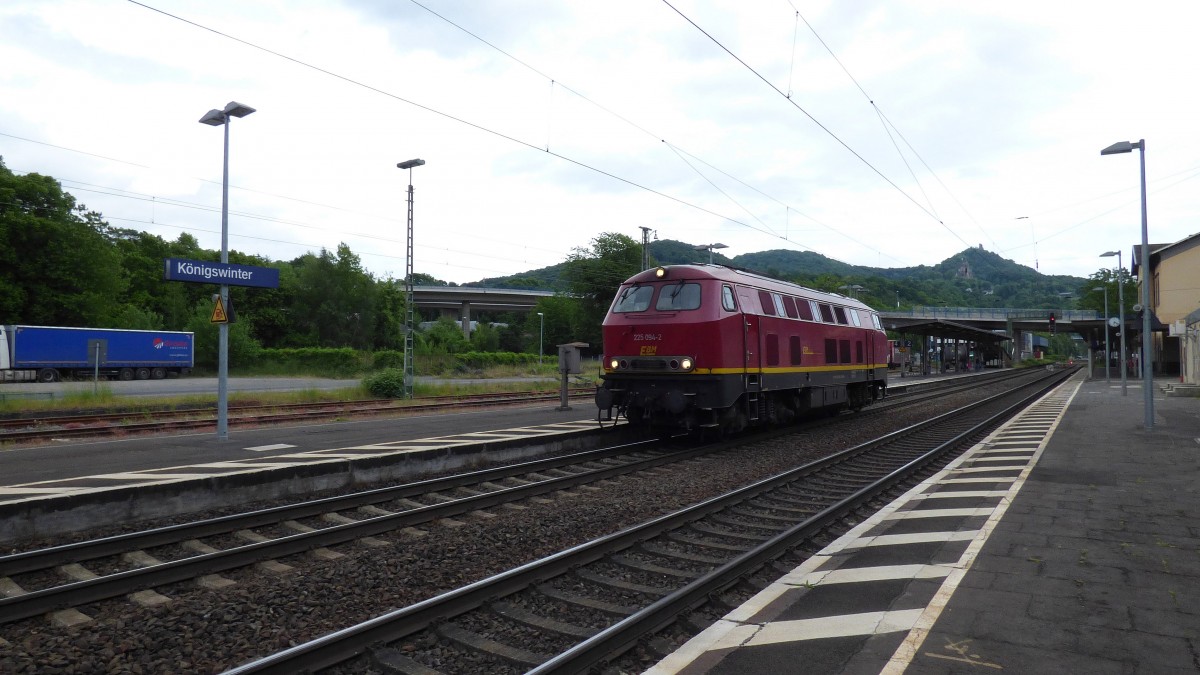 Die 225 094-2 der EBM als Leerzug durch Königswinter in Richtung Köln-Gremberg, DEN 29.05.2015