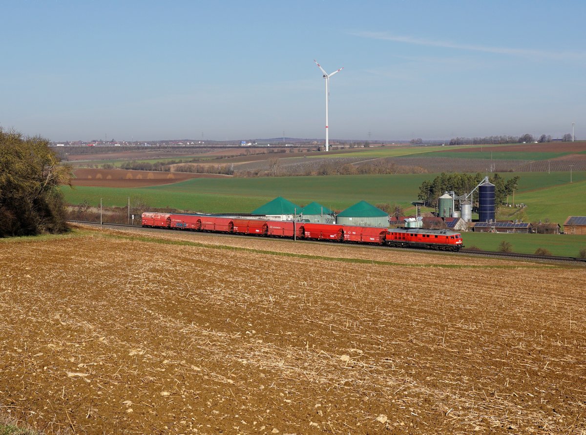 Die 232 569 mit einem Gipszug am 06.03.2021 unterwegs bei Buchbrunn-Mainstockheim.