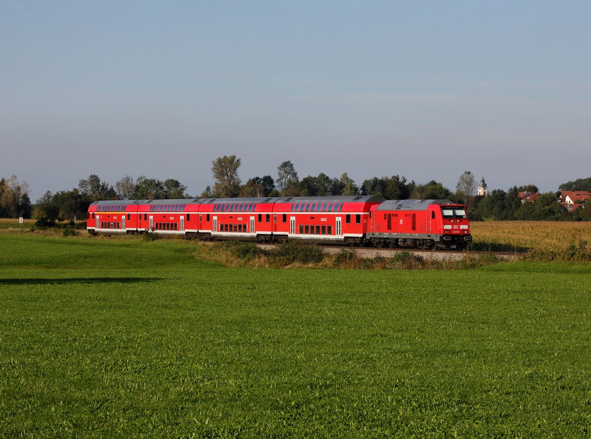 Die 245 003 mit einem umgeleiteten RE am 25.09.2016 unterwegs bei Kißlegg.