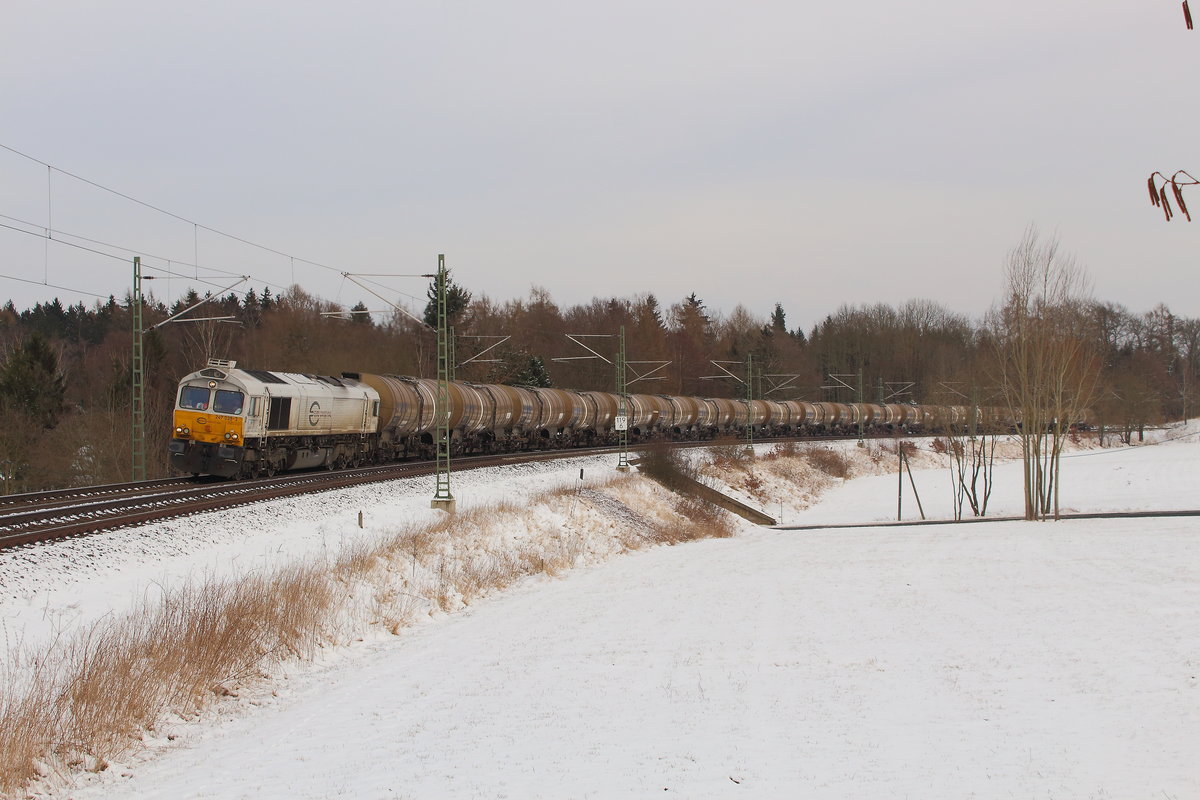Die 247 038 von Euro Cargo Rail schleicht mit vollem Kesselzug den Berg hinauf. Aufgenommen am 18.03.2018 in Oberjössnitz. 