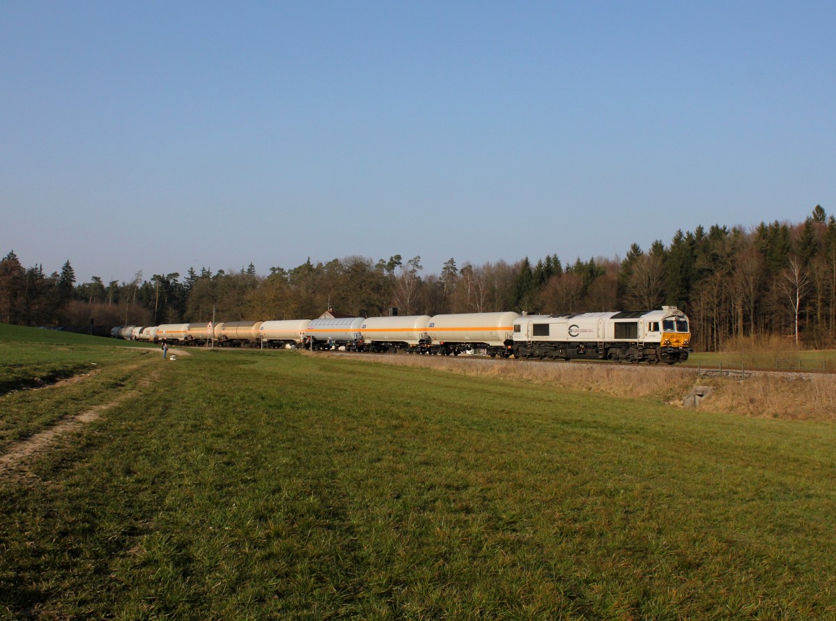 Die 247 038 mit einem Kesselzug am 14.03.2014 unterwegs bei Kastl.