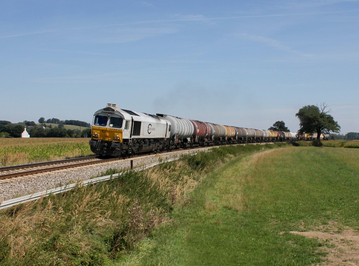 Die 247 045 mit einem Kesselzug am 28.08.2015 unterwegs bei Weidenbach.