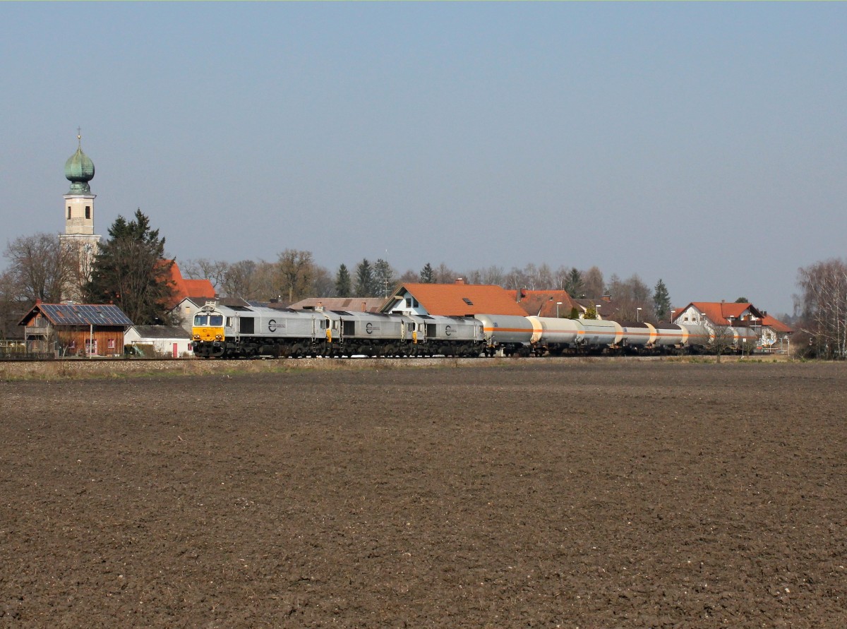 Die 247 049, die 247 058 und die 247 045 mit einem Gaskesselzug am 14.03.2014 unterwegs bei Heiligenstatt.