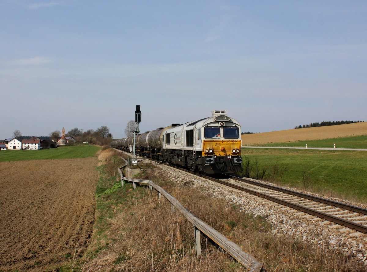 Die 247 058 mit einem Kesselzug am 22.03.2014 unterwegs bei Egglkofen.
