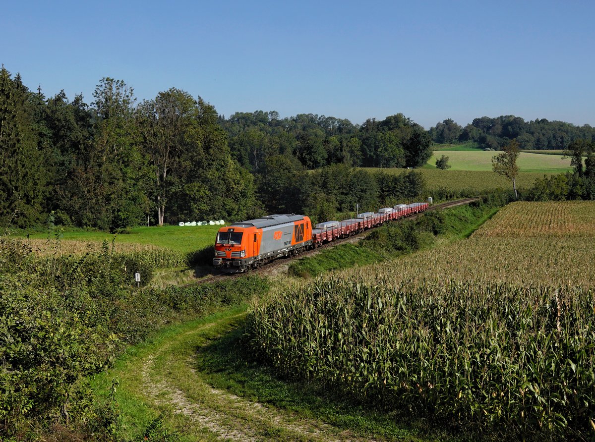 Die 247 902 mit einem Aluzug am 15.09.2020 unterwegs bei Pram-Haag.