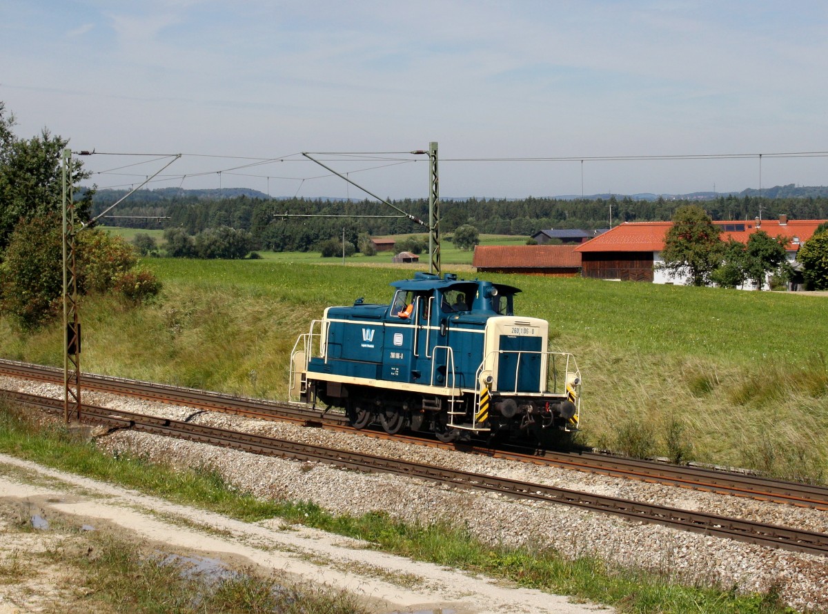 Die 260 106 am 12.09.2010 unterwegs bei Ostermünchen.