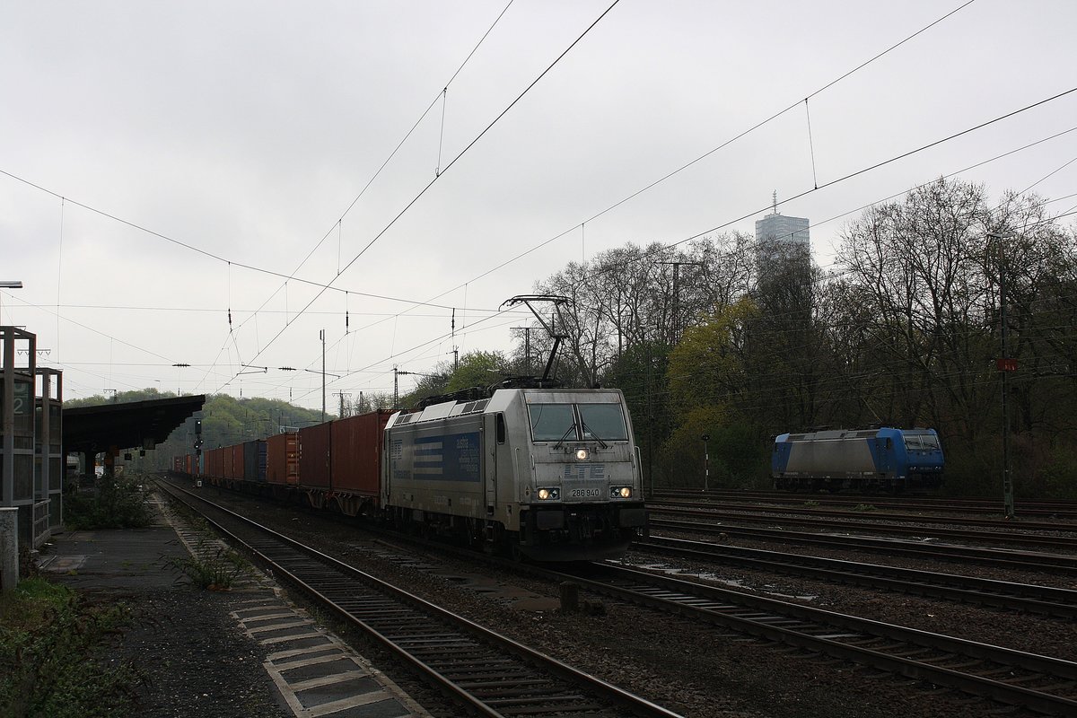 Die 268 940 der LTE mit einem Güterzug durch Köln West in richtung Süden vom Norden kommend.

Köln West
11.04.2018